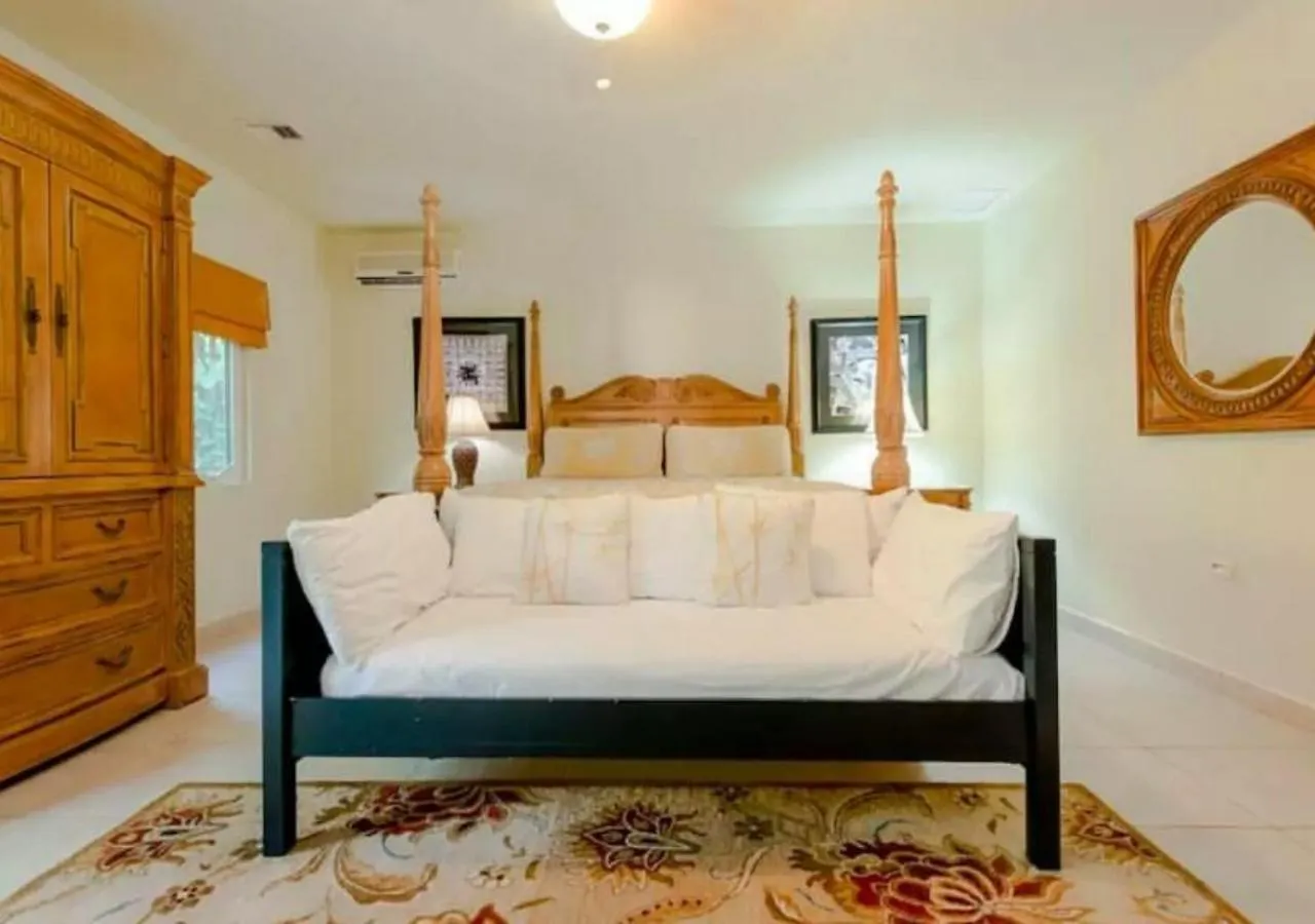 Bed & Breakfast Cozumel Beach House Luxury Vacation Rentals - Villa Paradise Cozumel Has 2 Private Master Suites Ocean & Garden View